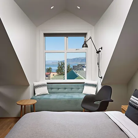 Canopy By Hilton Centre 4*