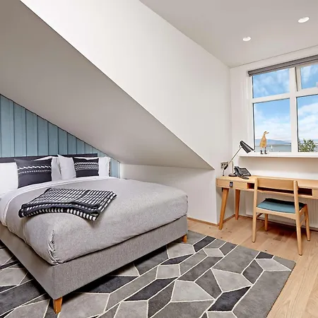 Canopy By Hilton Centre 4*